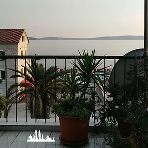 Apartment Nina Riva, Kastela